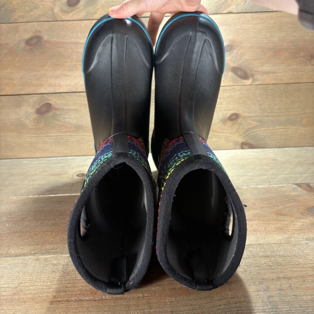 Bogs Classic II Girls size 6 shoes Black waterproof Rainbow snow boots